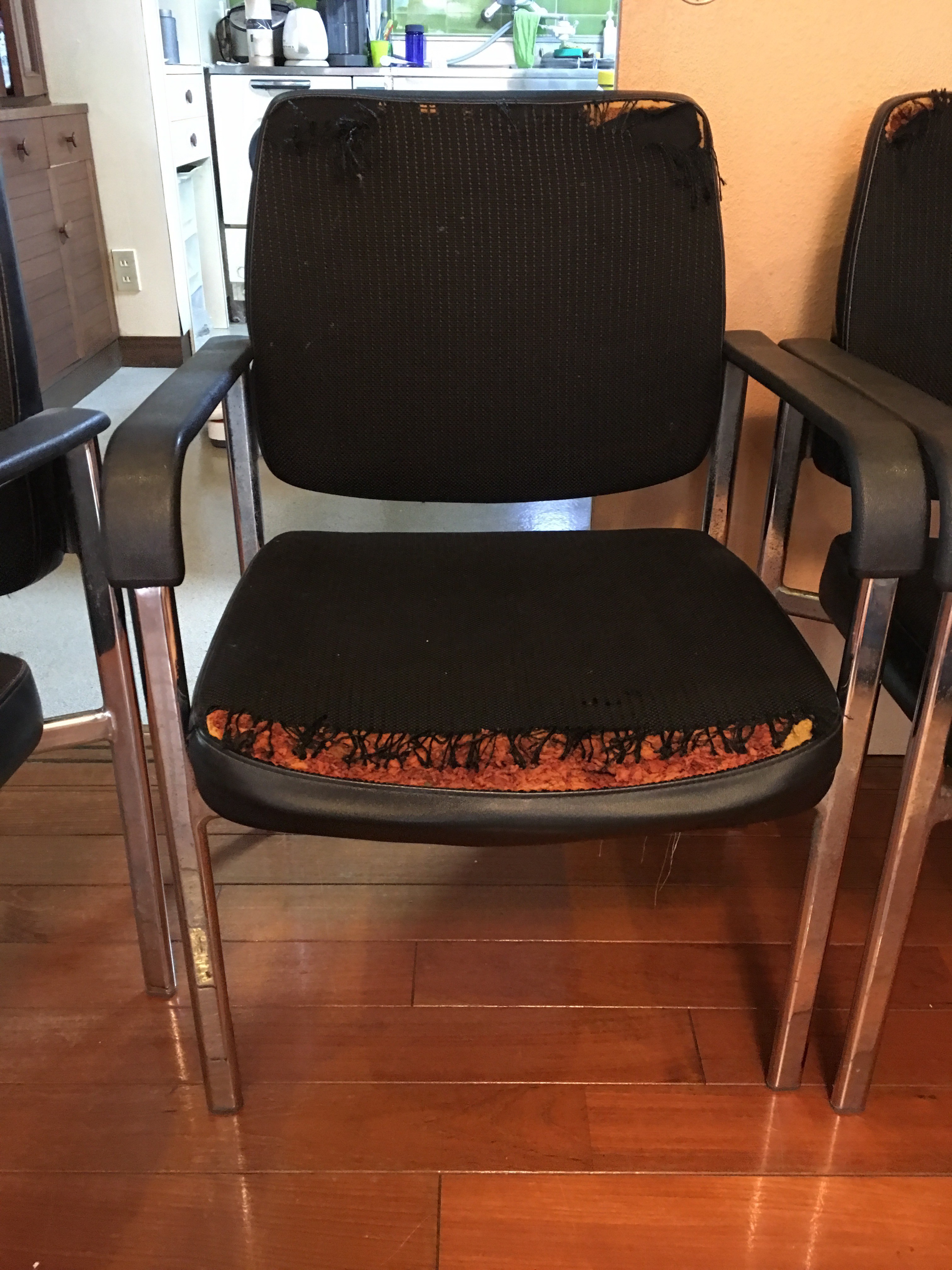修理事例 出張 椅子とソファーの張替え修理 ファニチャー リペア テーブル