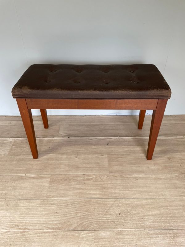 LINE_ALBUM_2022316世田谷区井口様椅子座面張り替え、生地持ち込み、正面、横、斜め横_220404_